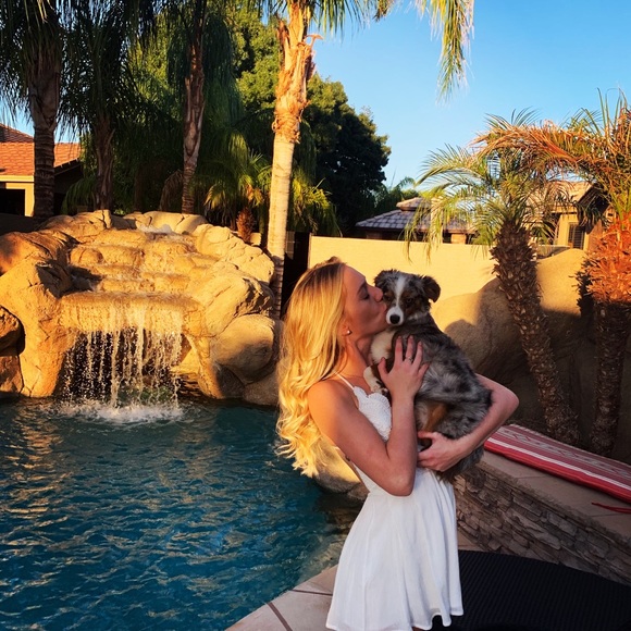 Meet your Posher, Cassie - Picture 1 of 6